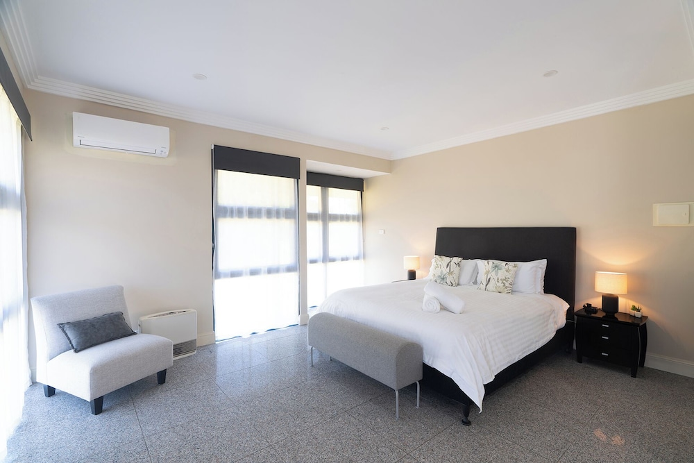 Lake Macquarie Manor