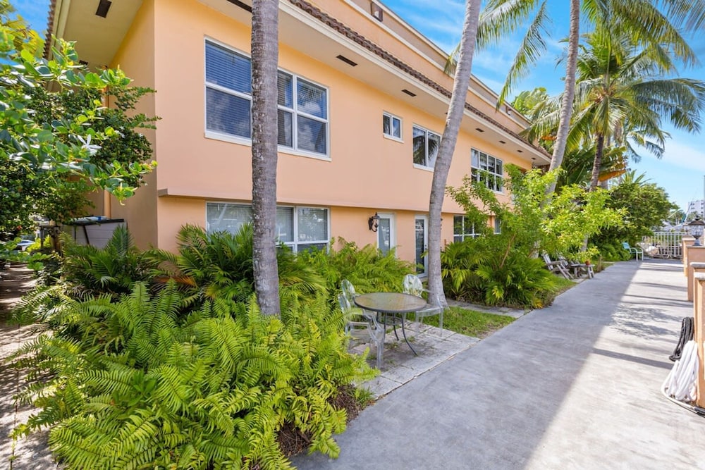 Relaxing Beach Apt in las Olas Blvd
