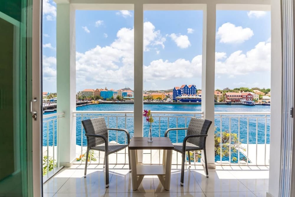 Luxurious Yacht View Apt w Balcony at Famous Handelskade
