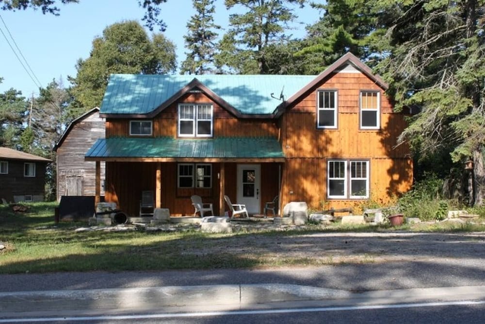 4 Bedroom Cottage On Manitoulin Island - Next to Sandy Beach!