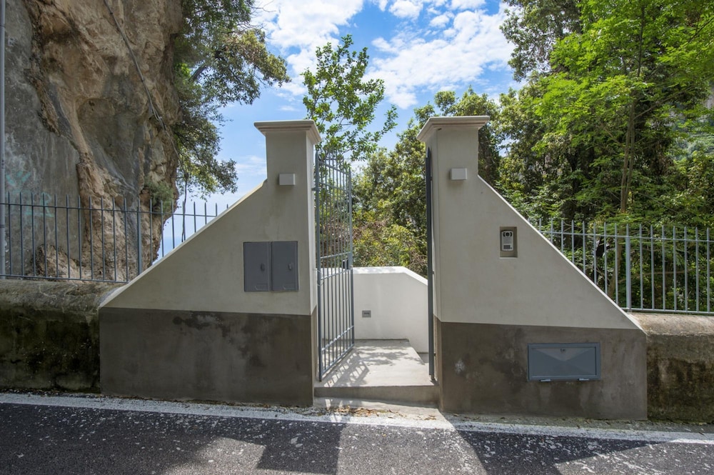 Villa Donna Rachele - Sea View Jacuzzi and Free Parking photo 4