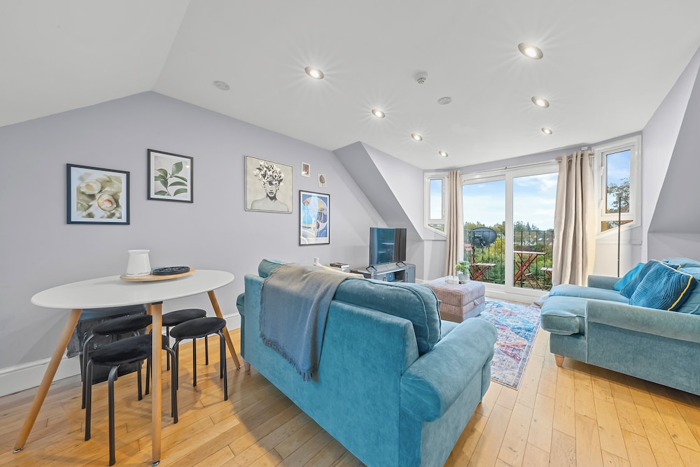 Charming Village Escape near Loch Lomond