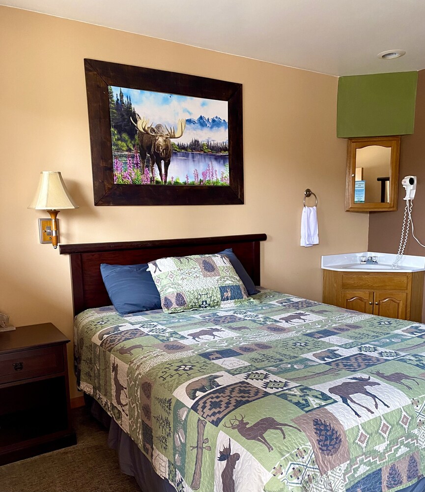 Moosehead Lodge & Cabins