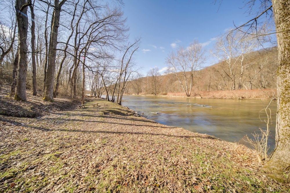 Home w/ River View & Game Room in Tidioute!