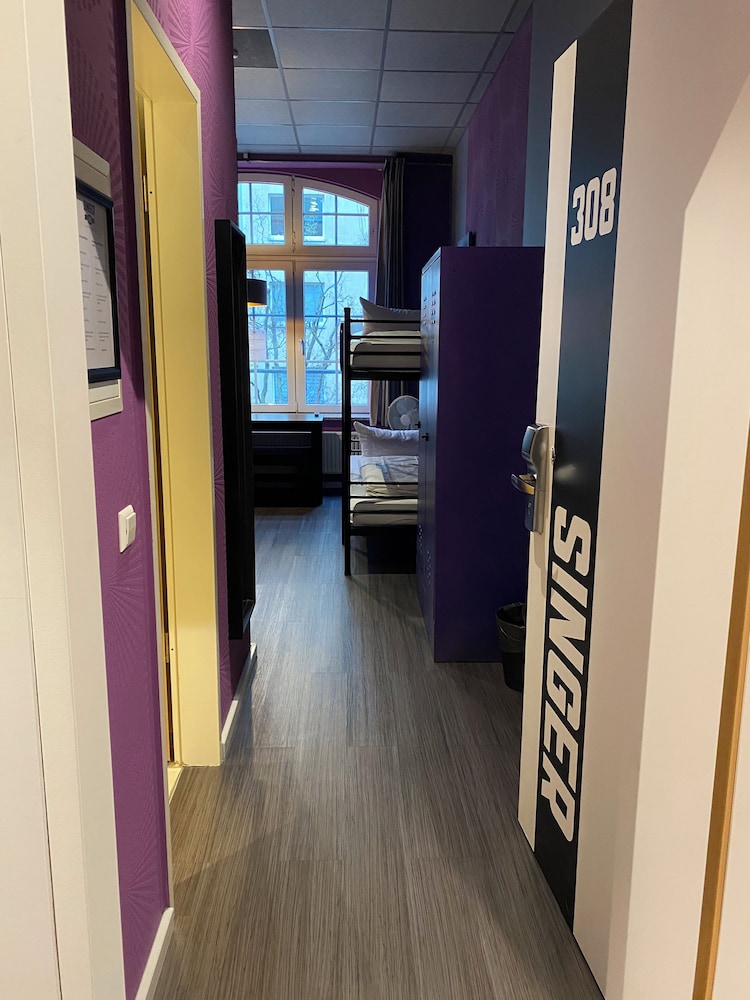 Singer109 Hostel