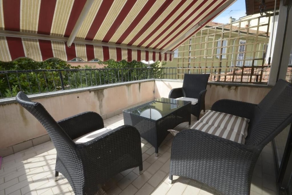 Villa Marisa bed breakfast and books