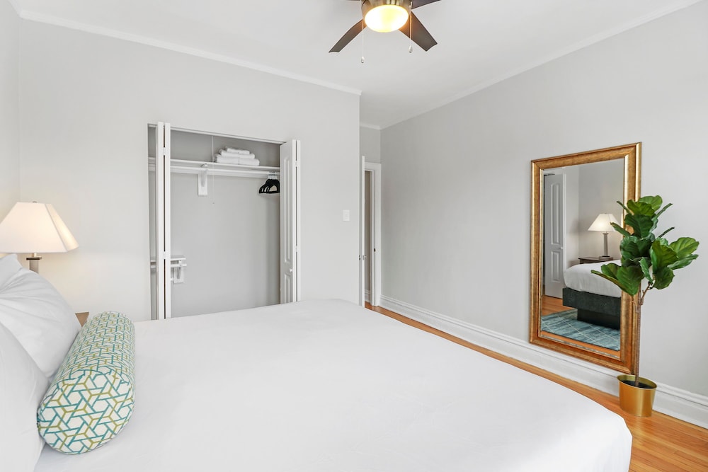 2BR City Apt Fast Wi-Fi Roscoe LakeView - Image 4