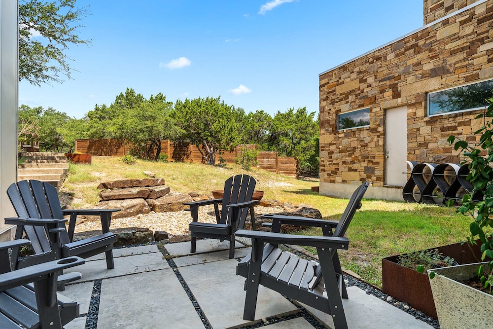 Luxury 4BR Hilltop Retreat With Scenic Views