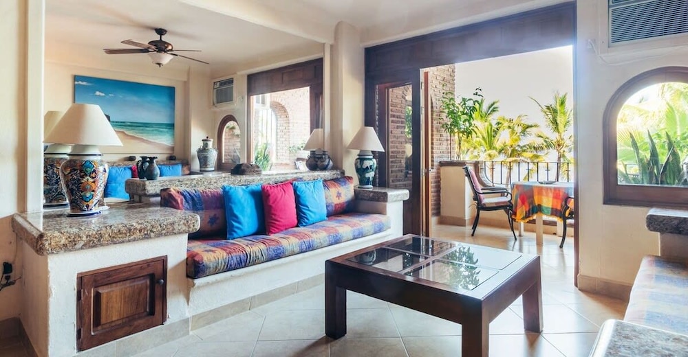 Ocean View 1Br Condo-balcony-beach-pool - 301