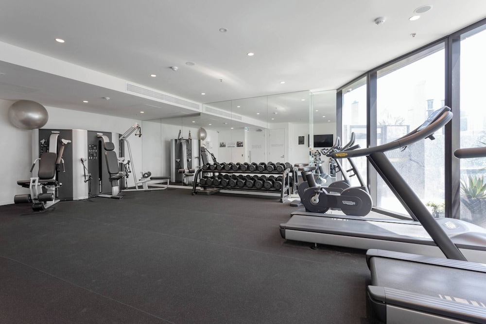 Southbank 2BR High City Views Enjoy Wine, Gym, Pool, Wifi