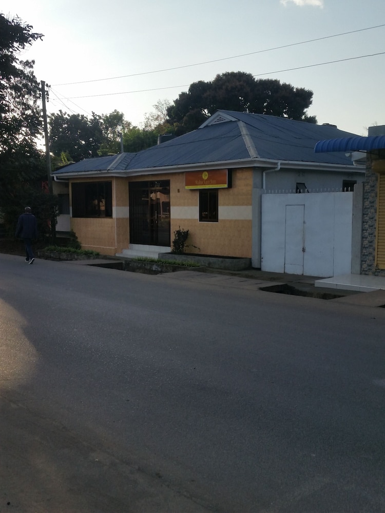 Raha Leo Inn