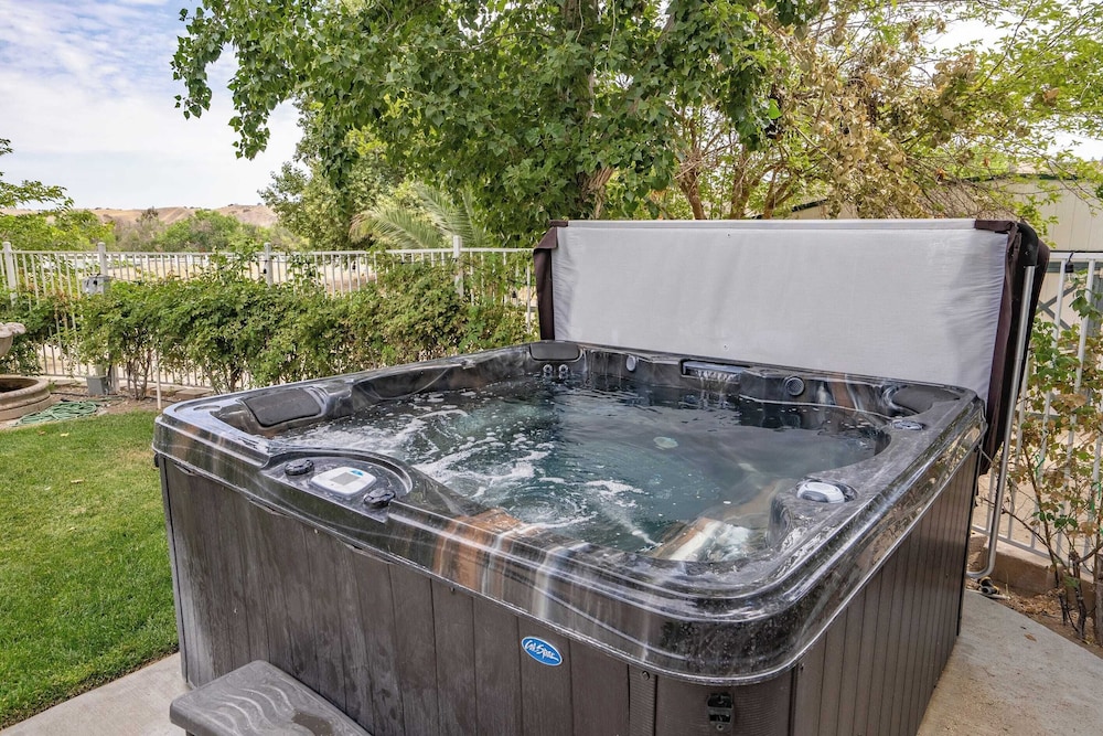 Victorian Manor In Paso Robles Wine Country + Pool, Hot Tub, Firepit, Tennis Court Sleeps 28
