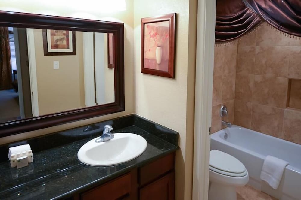 Traditional Touch By Signature Vacation Rentals