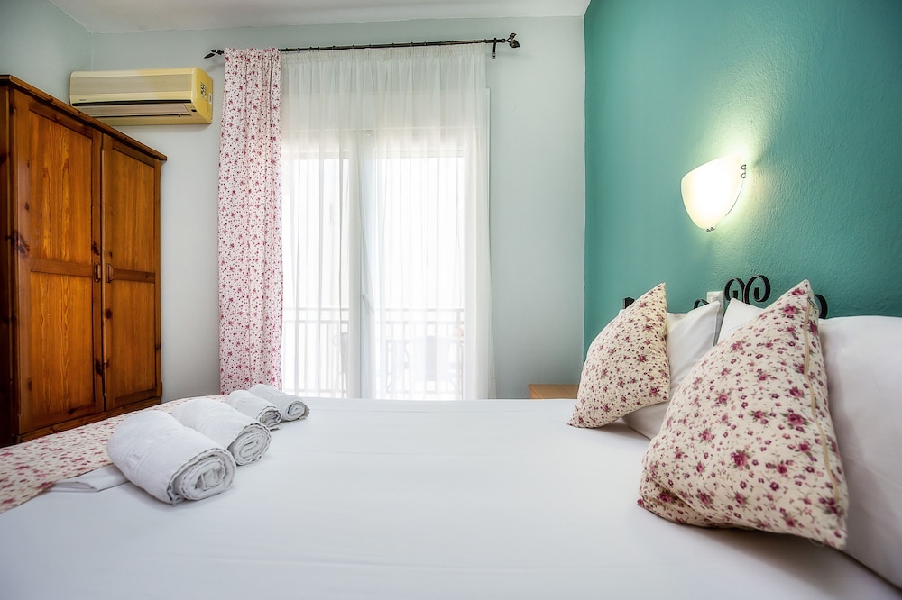 Famelia Studios Lampiris