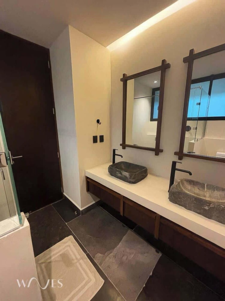 2BR w/ Private Pool Near the Beach Spacious Stay