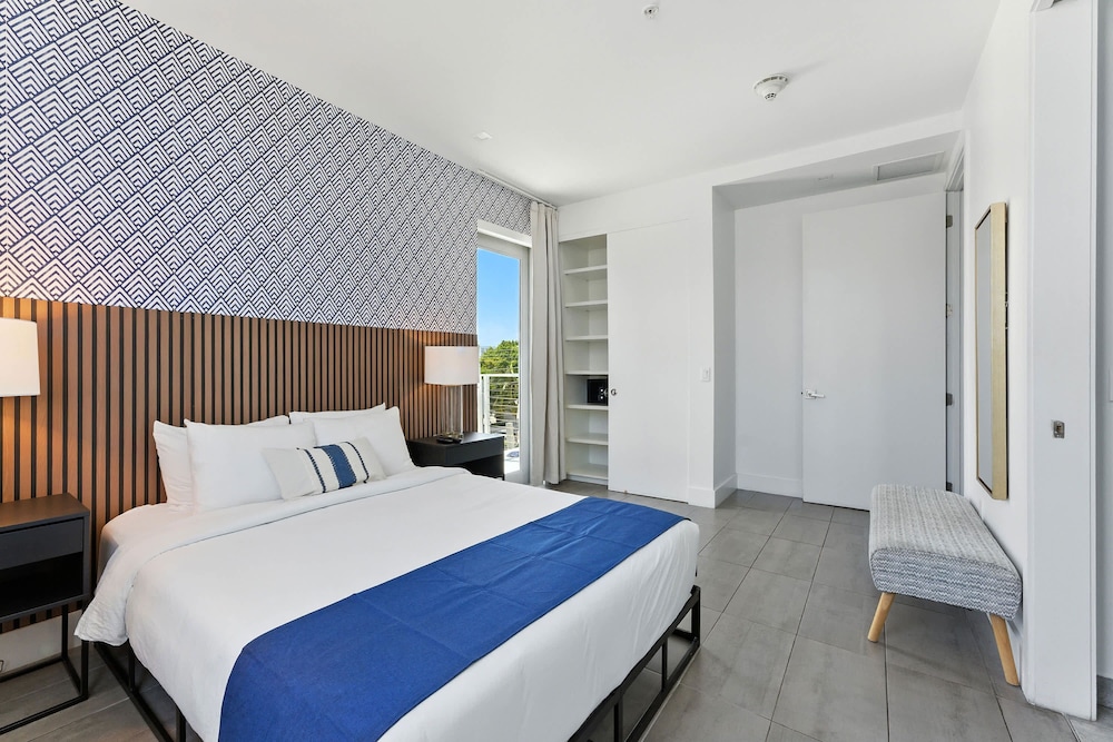 South Beach Stylish 2BR Retreat