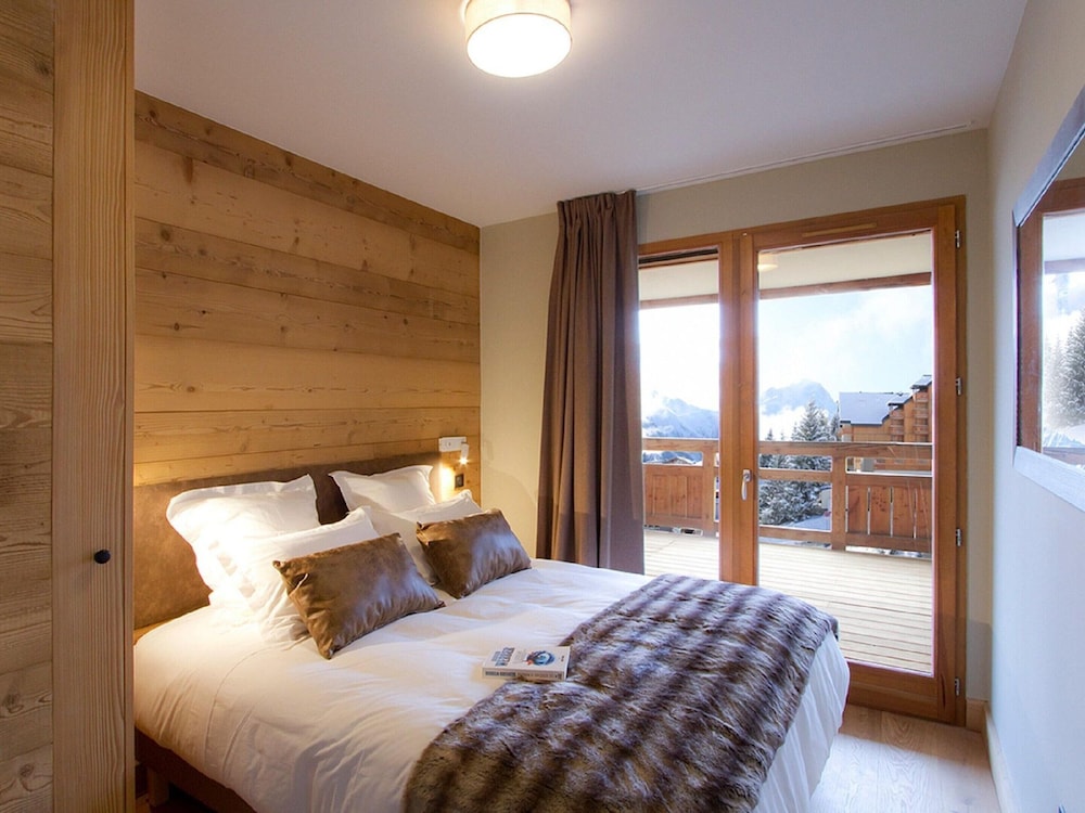 Chalet in Les Deux Alpes With Hot Tub