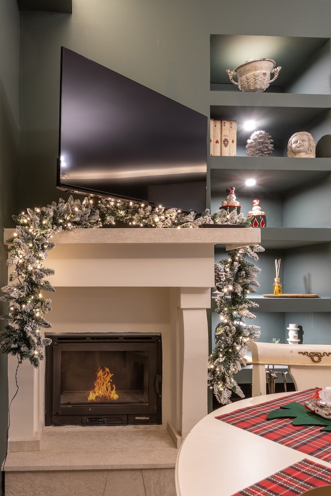 Rock Dandy La Maison De L’Ours | Top Fireplace Retreat