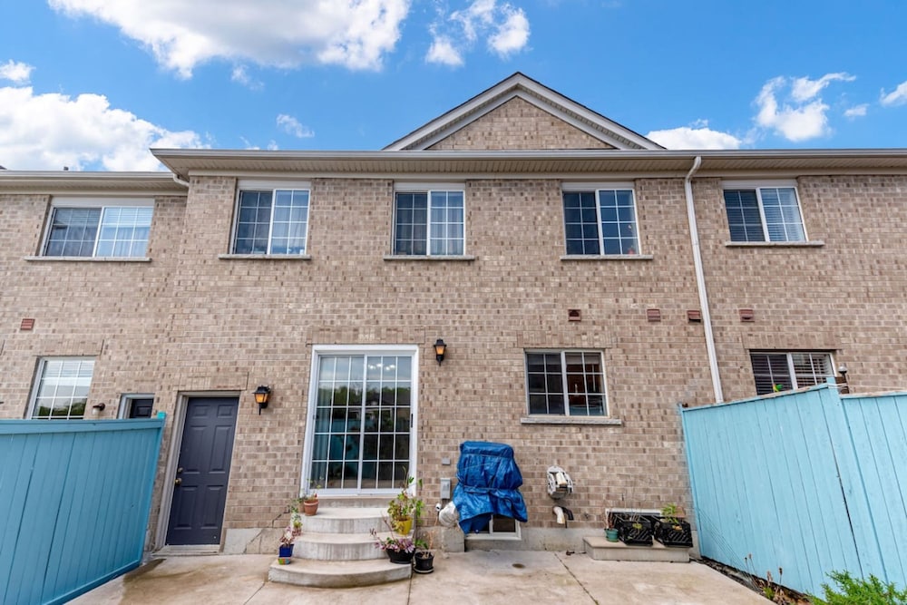 Brampton Retreat Quiet 2BR Residential Area