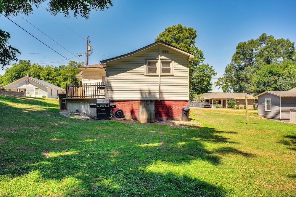 Family-friendly Home Near Parks & Lakes!