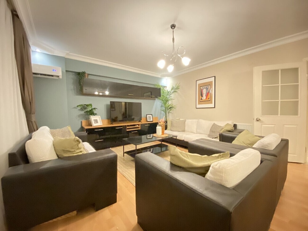 Missafir Sleek Flat in Nisantasi With Terrace