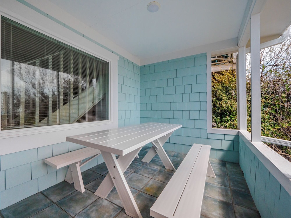 Surfside Cottage by Topsail Realty