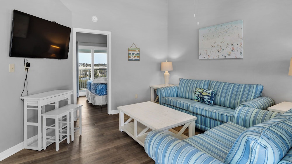 Sand Castles West A4: Steps to Beach, Pools, Private Balcony & More!