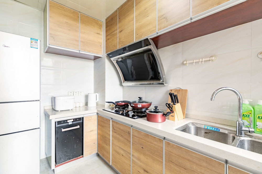 Locals Boutique Apartment Huafa Plaza 23