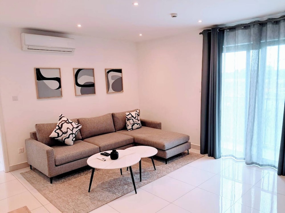 Unique 2 BDR Apartment at Loxwood House With Rooftop Pool and Gym