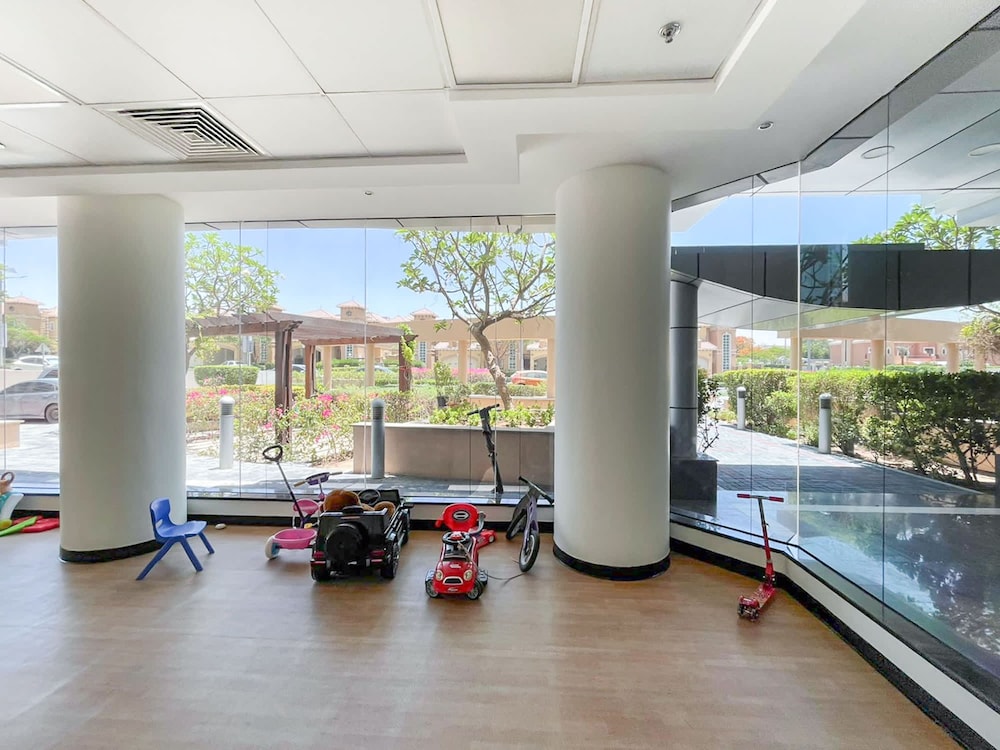 Modern 1-bed With Scenic Golf Course View