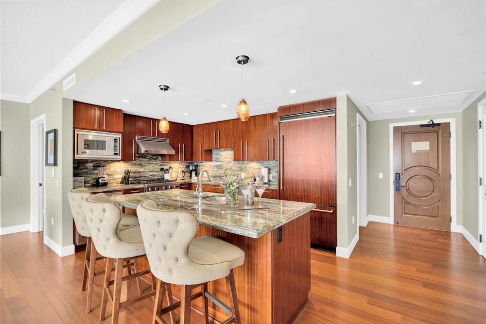 Honua Kai Konea 2 Free Rental Cars KBM Resorts Extra Large Corner Suite! 2 Units, 5 Bedrooms Ml-1403