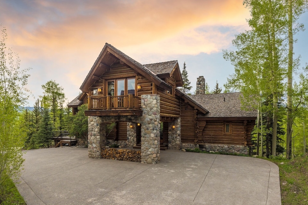 Wildwood Ridge 5 Bedroom Home