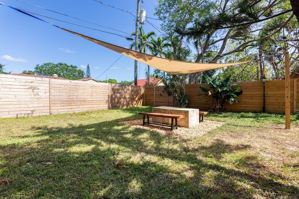 Peaceful Beach Oasis With Free Parking