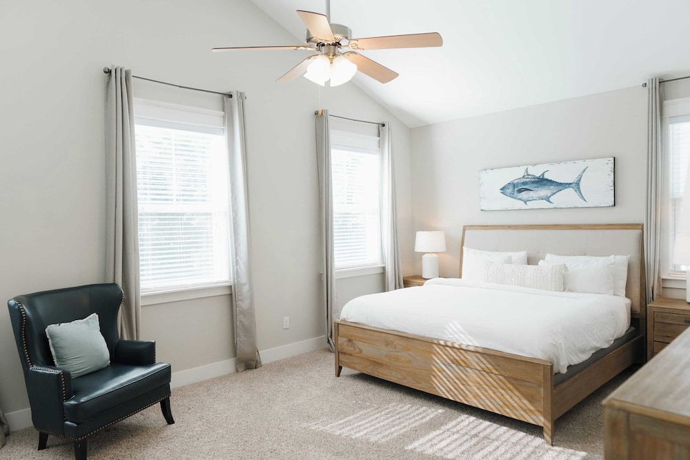 Somewhere on the Beach by Avantstay Golf Cart + Bikes, Pool Access, Beach
