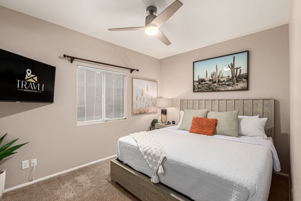 NEW Paradise Park Heated Pool Spa BBQ
