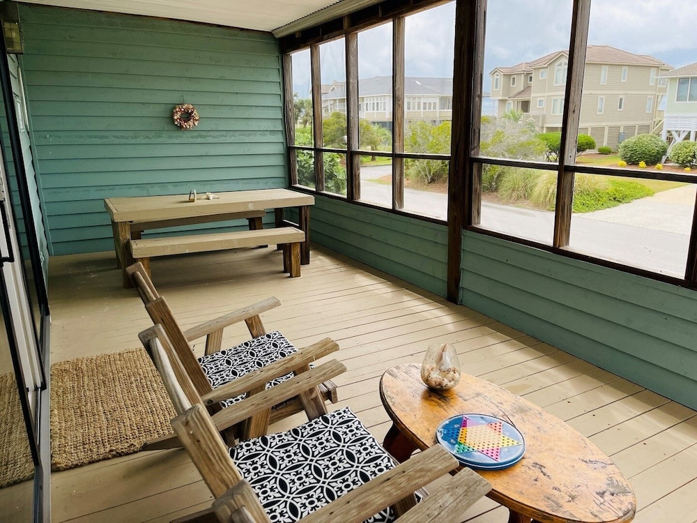 Fore Shore West- 4 Bedroom Home by RedAwning