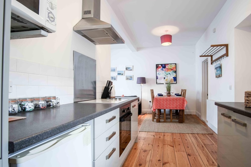Sea Glass - 2 Bedroom Apartment - Manorbier