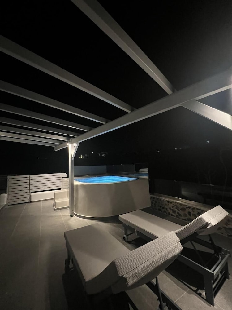 New Villa Sostis