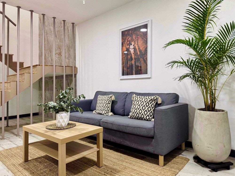 w Amazing Loft w Perfect Balcony in Cali