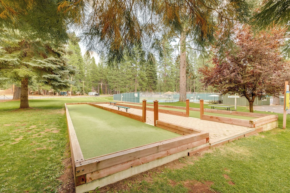 1 Mi to Beach & Golf Course! Lake Almanor Cabin