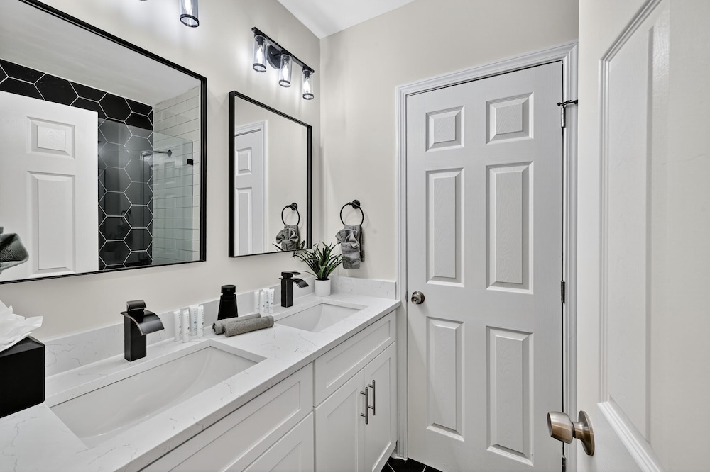Atlanta Family Retreat 5br And Backyard 5 Bedroom Home