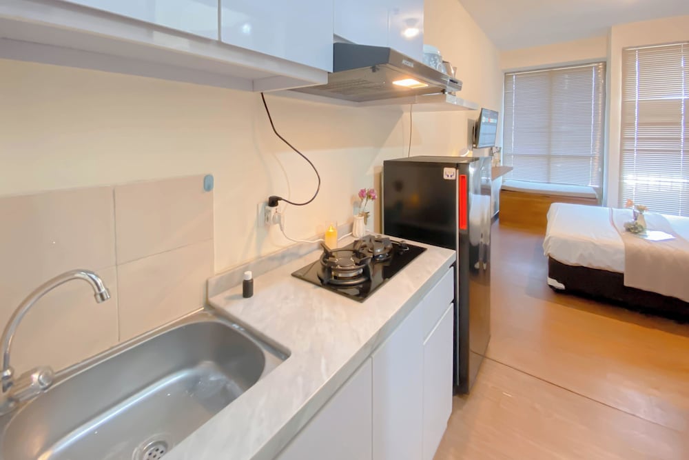 Homey And Good Place Studio At Tifolia Apartment