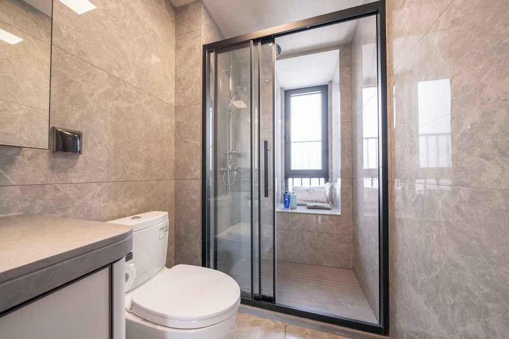 Tyms Hongqiao Deluxe 3BR 2BA APT