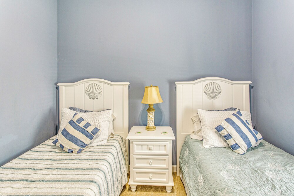 Resort Pool & Golf: Centrally Located NMB Retreat!