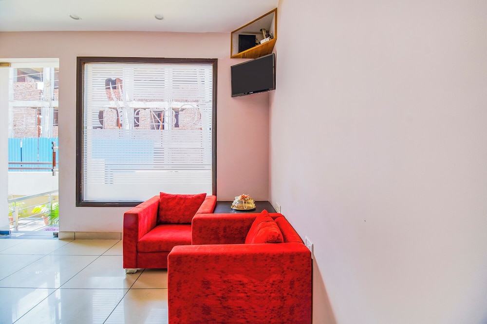 Fabhotel Gazelle Studios