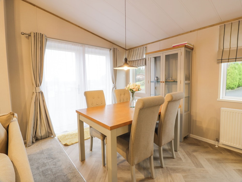 Debonair Lodge