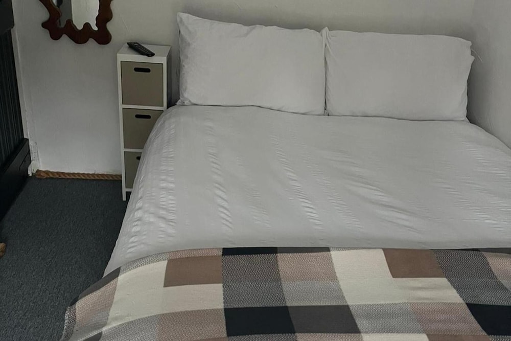 Family-pet Friendly-sleeps 10-hot Tub-sauna