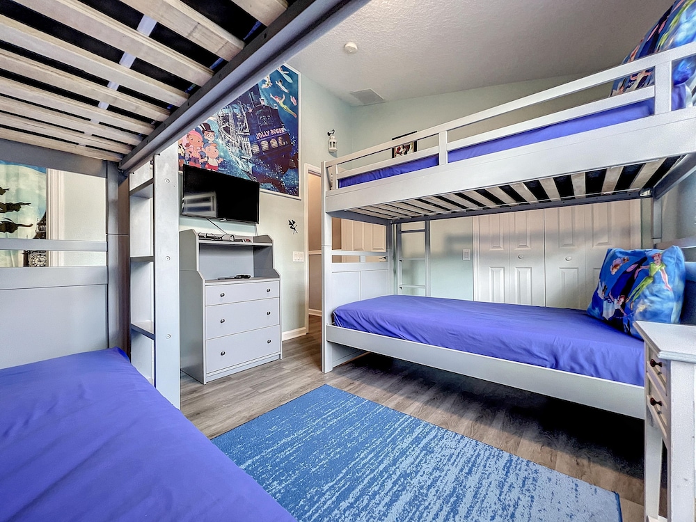 Mickey s Play House Family Fun Comfort