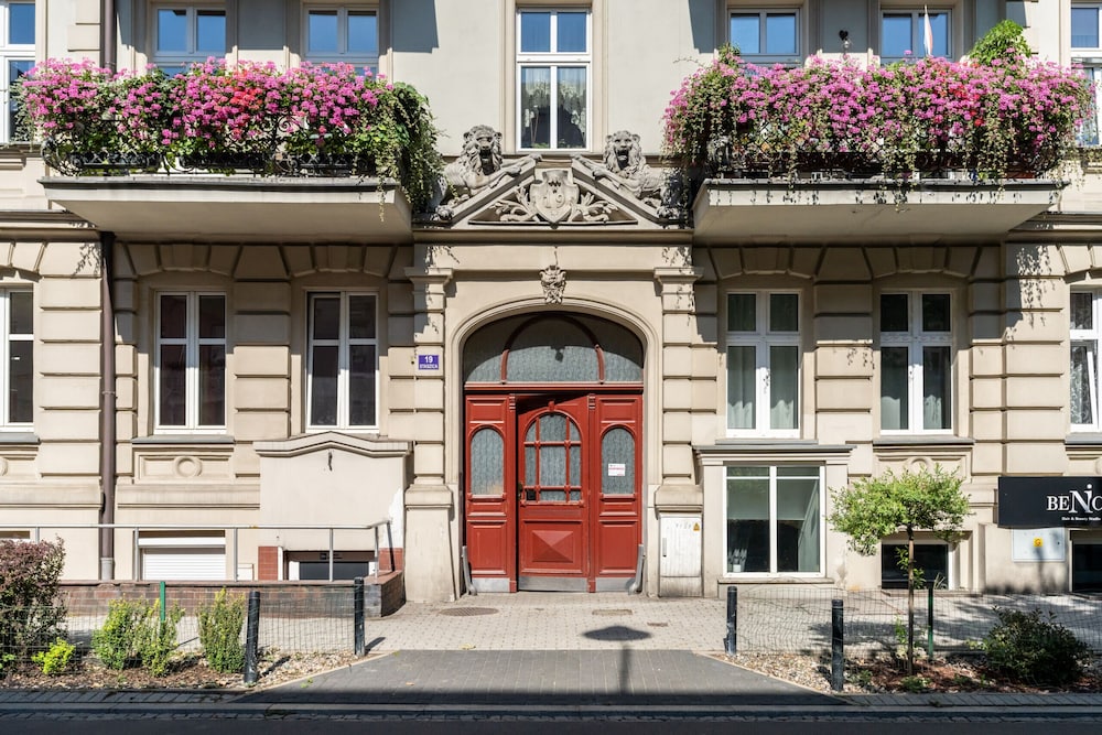 Poznan Apartment Near Old Zoo by Renters view 5