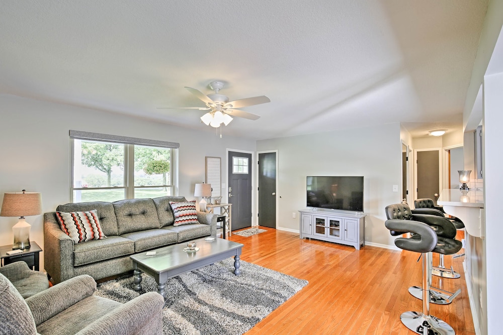 Modern Excelsior Springs Home w/ Deck & 3 Acres!